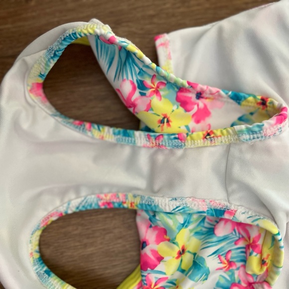 Swimsuits - Picture 3 of 4